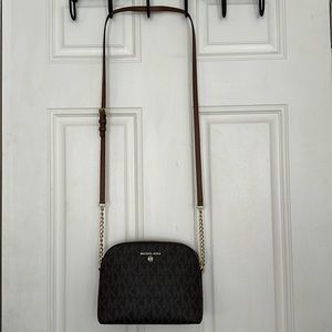 Rarely used, great condition Michael Kors crossbody.